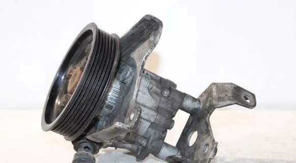 BMW 5 E60 E61 Power steering pump 7693974 7516848