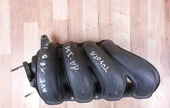 Toyota Avensis T250 Intake manifold 1712022030