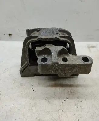Volkswagen PASSAT B6 Engine mount bracket 1K0199262