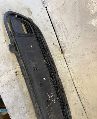 Citroen C4 Cactus Front bumper lower grill Z0s99905174