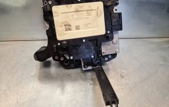 Volkswagen PASSAT B7 Transmission gearbox valve body 02E927770AL 00406403A3