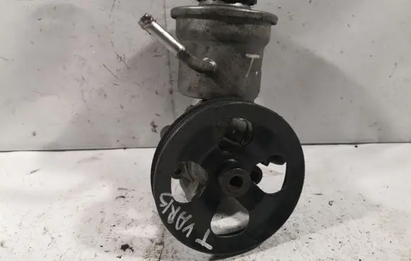 Toyota Yaris Power steering pump