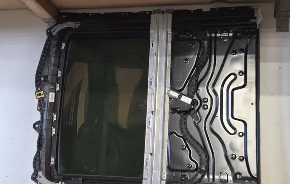 BMW X6 F16 Sunroof set 8061395
