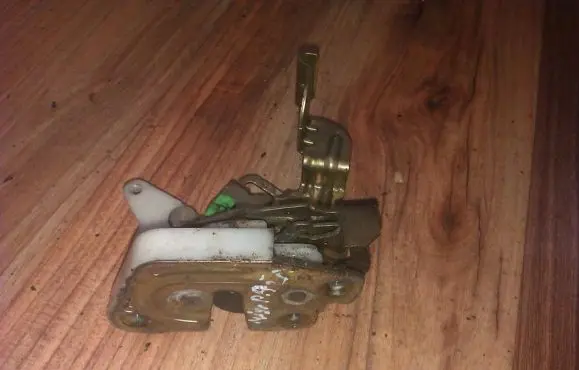 Mitsubishi Pajero Front door lock