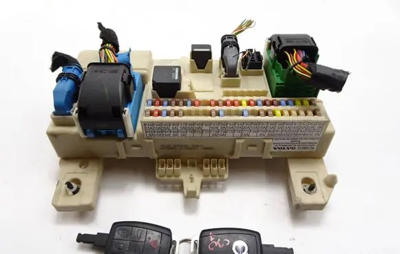 Volvo C30 Fuse box set 31296881 519096911 04272029
