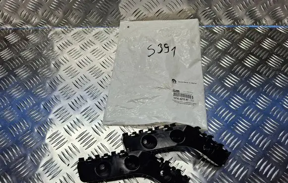 Jeep Grand Cherokee Front bumper mounting bracket 68144219AF