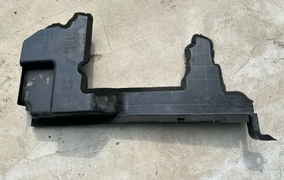 Volkswagen Tiguan Intercooler air guide/duct channel 
