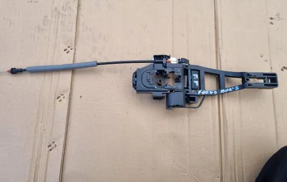 Ford Focus Front door exterior handle/bracket 