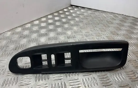 Volkswagen PASSAT B6 Front door window switch trim 3C1867171B