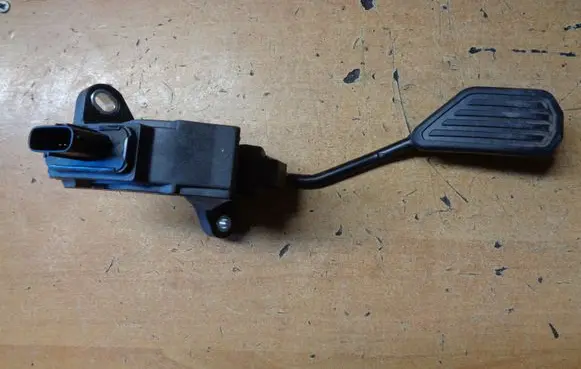 Toyota Yaris Accelerator throttle pedal 781100D150