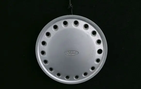 Ford Sierra R13 wheel hub/cap/trim 84BB1130AB 85FB1130AA