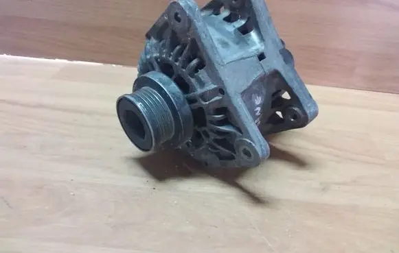 Renault Megane II Generator/alternator TG11C062