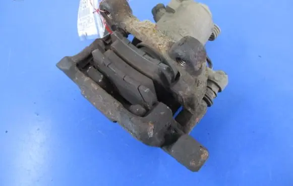 Volkswagen Jetta V Rear brake caliper