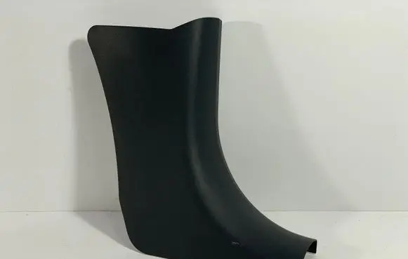 Foot area side trim