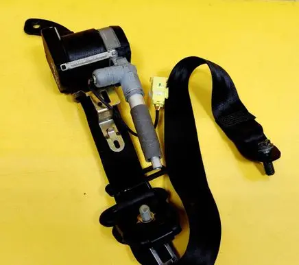 Mazda 323 Front seatbelt 60359