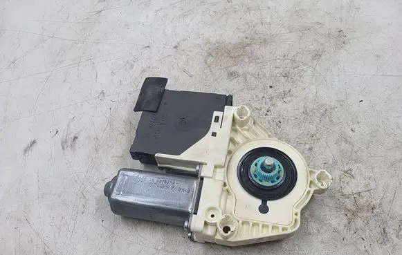 Volkswagen PASSAT B6 Front door window regulator motor 1K0959792H 05074622