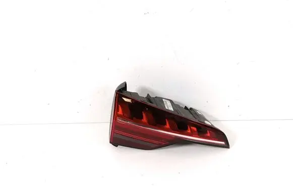 Tailgate rear/tail lights