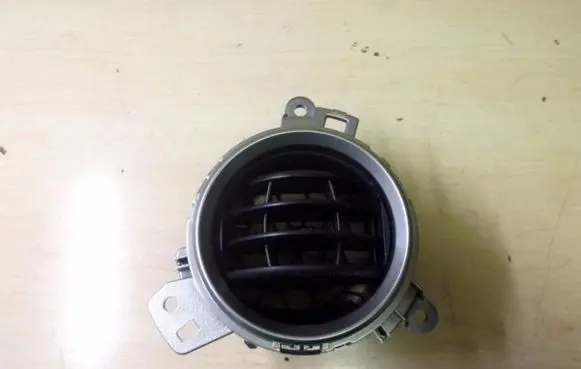 Toyota Auris E180 Rear air vent grill I1125