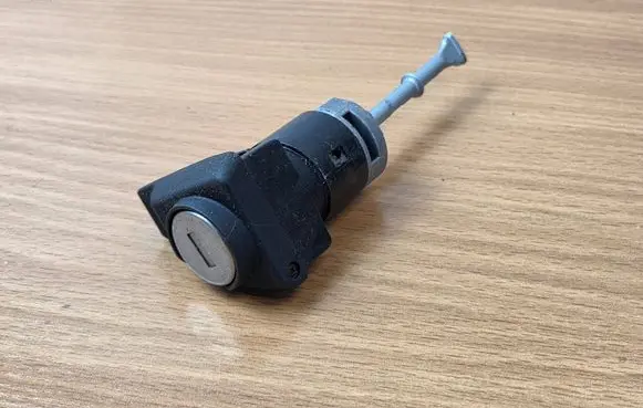 Hyundai i20 (BC3 BI3) Front door lock (next to the handle) 