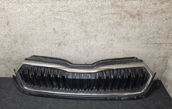 Skoda Octavia Mk4 Front bumper upper radiator grill 5E3853653C