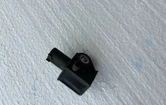 Mercedes-Benz E W212 Airbag deployment crash/impact sensor A1729056000 1729056000