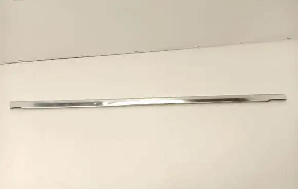 Mercedes-Benz 250 280 C CE W114 Front door glass trim molding