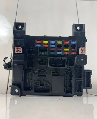 Peugeot 4007 Fuse module 8637A642