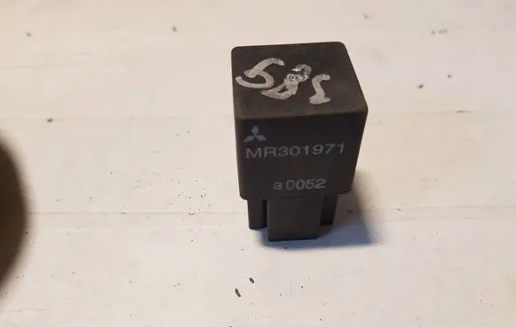 Mitsubishi Colt Other relay MR301971