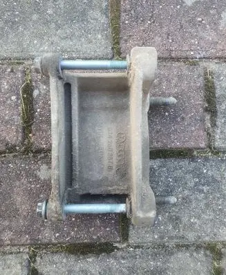 Volkswagen Multivan T4 A/C compressor mount bracket 074260887B