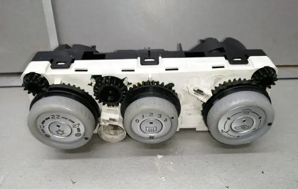 Mitsubishi Colt Climate control unit 69657032 69667301