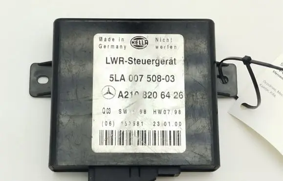 Mercedes-Benz E W210 Light module LCM A2108206426 5LA00750803