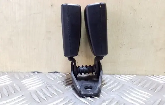 Audi TT TTS Mk2 Middle seatbelt buckle (rear) 8J8857739H