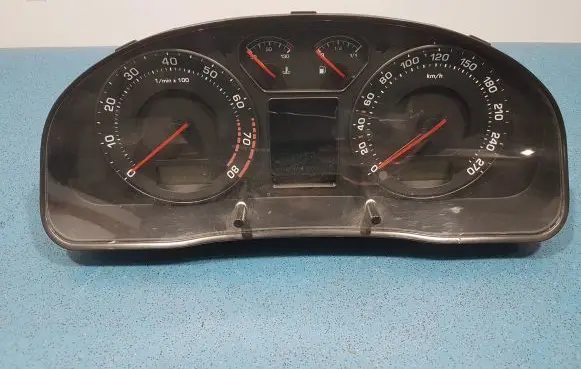 Skoda Superb B5 (3U) Speedometer (instrument cluster) 3u0920840c