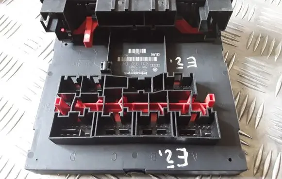 Volkswagen PASSAT B6 Comfort/convenience module 3C0937049H 28027754