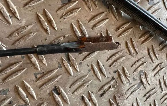Volvo XC70 Front wiper blade arm