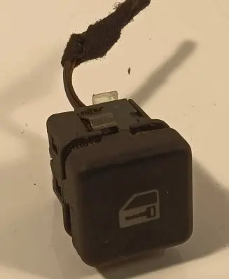 BMW 5 E39 Central locking switch button 8360828