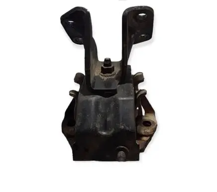 Mitsubishi Pajero Engine mount bracket