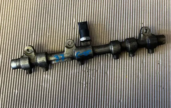 Alfa Romeo 159 Fuel main line pipe 0445215005 CRV5000010 02811002405