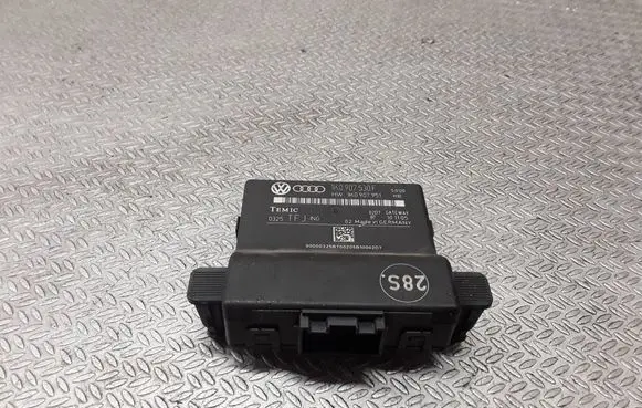 Volkswagen Golf Plus Gateway control module 1K0907530F 1K0907951