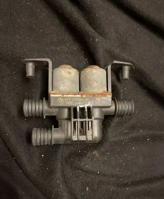 BMW X5 E70 Coolant heater control valve 6910544