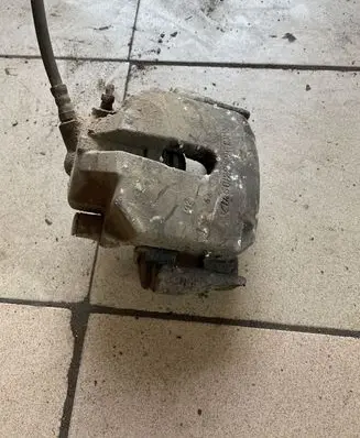 BMW 5 E39 Front brake caliper