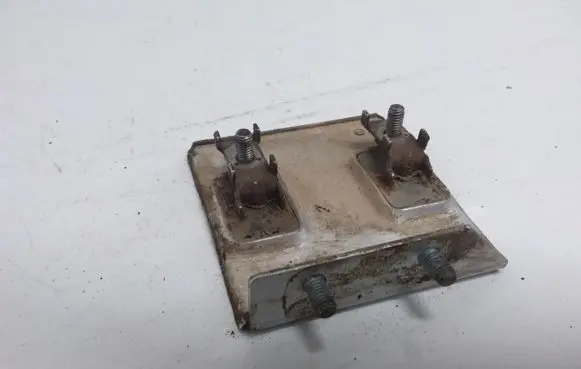 Volkswagen PASSAT B5 Coolant fan relay 