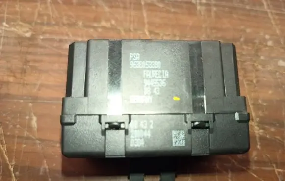 Peugeot 607 Seat heating relay 9638053380