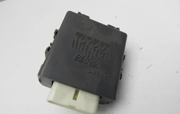 Toyota Avensis T270 Door control unit/module 8597020020 G1878