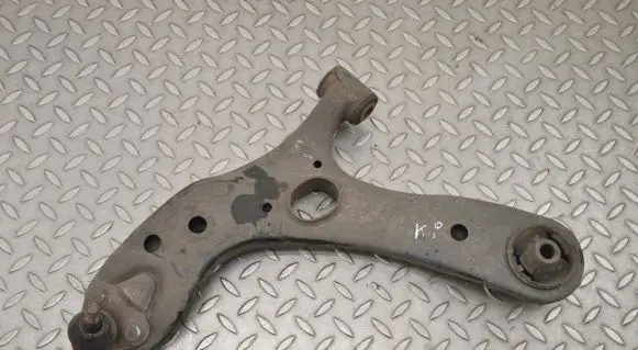 Toyota Prius (XW30) Front lower control arm/wishbone