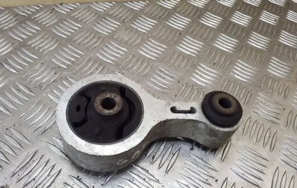 Mazda 6 Engine mount bracket