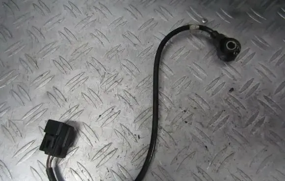 Ford Fiesta Detonation knock sensor 98mf12a699ba 98mf-12a699-ba