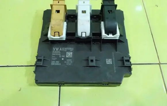 Volkswagen Caddy Central body control module 5K0937085AD