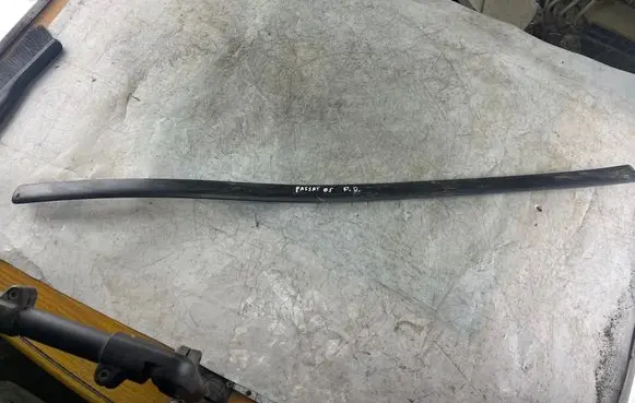 Volkswagen PASSAT B5 Front door trim (molding) 3b0853516