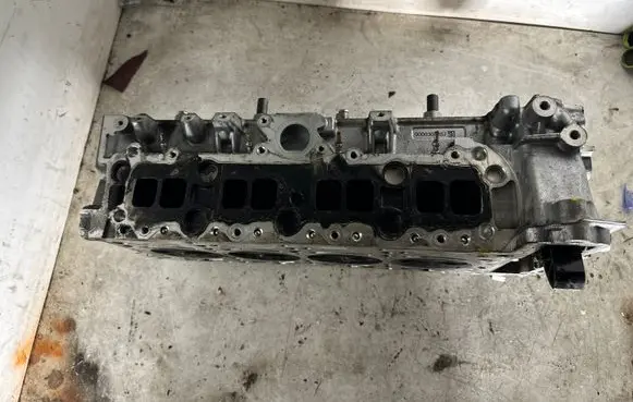 Mercedes-Benz Sprinter W906 Engine head 0000304357